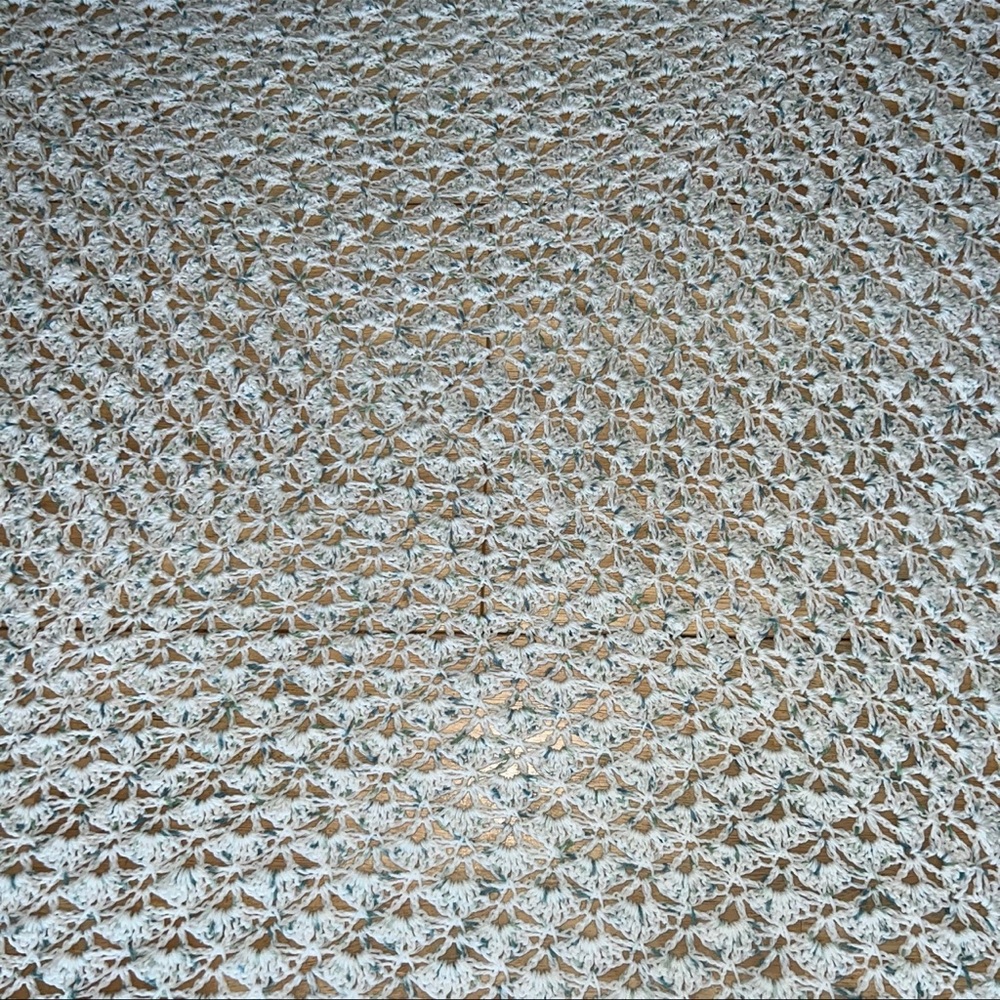 Crochet Shell Pattern Throw Blanket - Picture 4 of 5